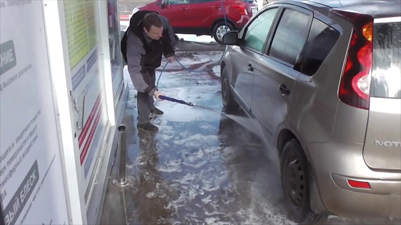 Когда можно мыть машину. Мытье машины на мойке самообслуживания. Мойка машины за 100 рублей. Помыть машину на мойке. Вымыть автомобиль на мойке самообслуживания.